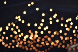 Bokeh de luces brillantes, fondo elegante para bodas y eventos en Mallorca